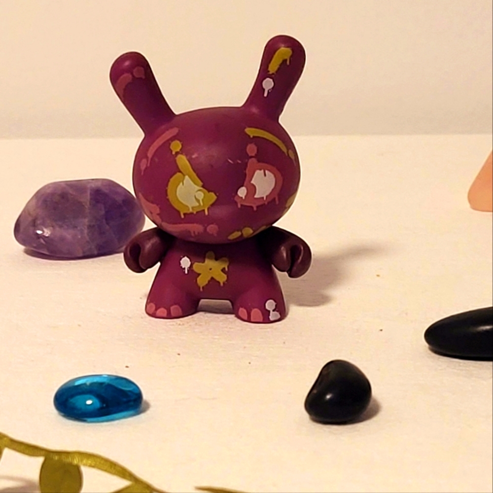 Kidrobot Dunny's 2008 French Series purple vinyl mini-Figure Fog Grafiti